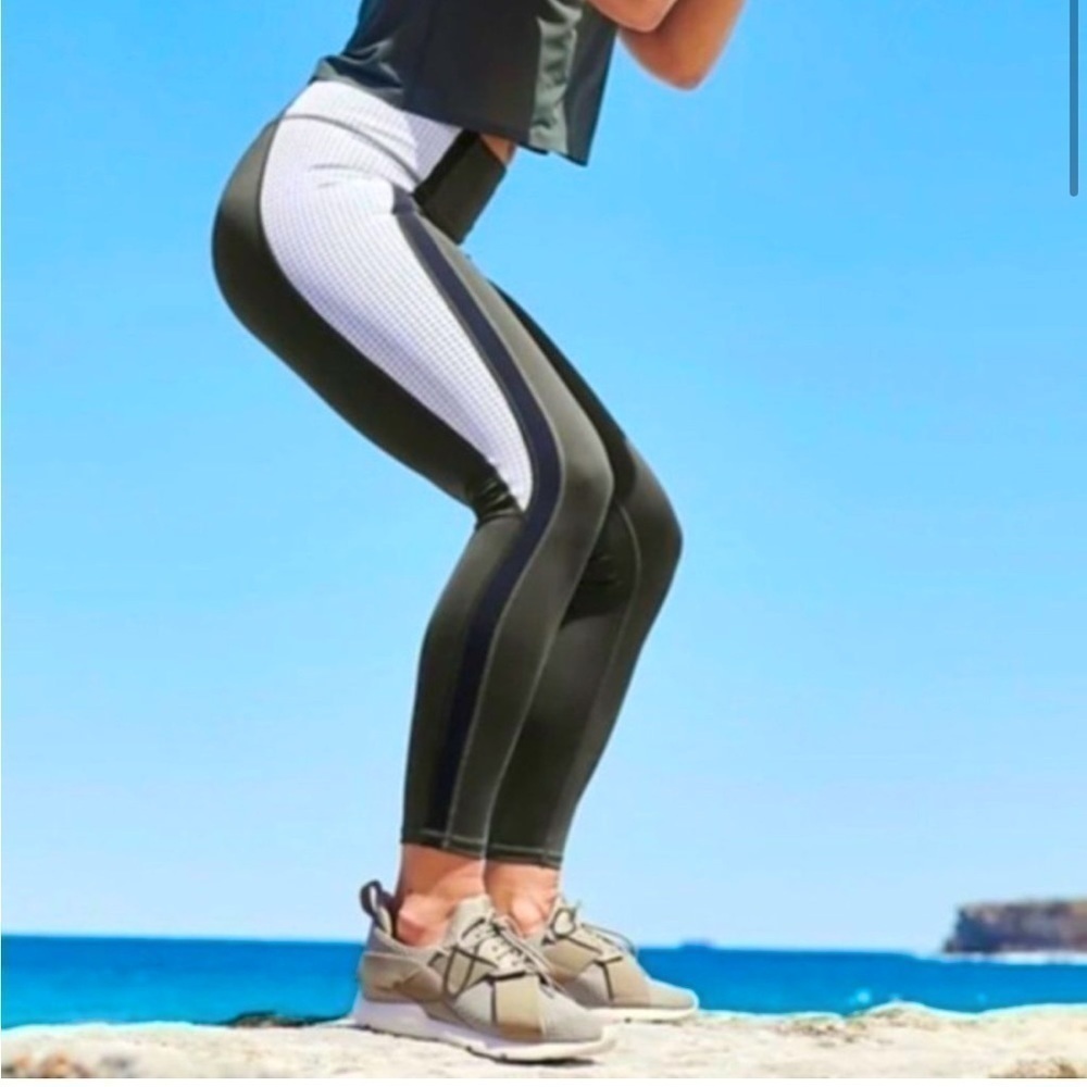 Athleta Colorblock Contender 7/8 Length Tight Green White Womens Leggings